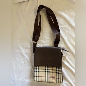 Vintage burberry menseger bag